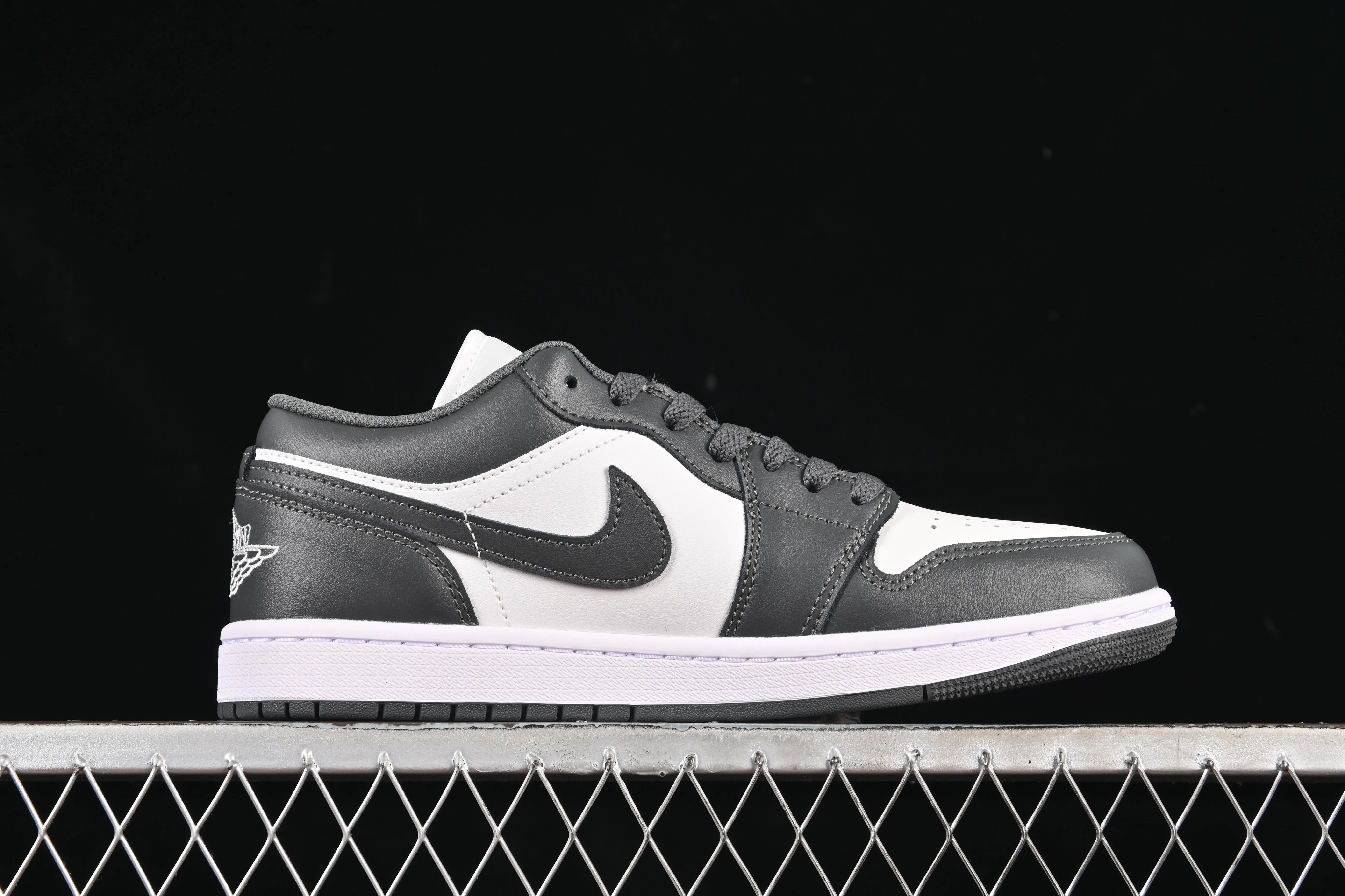 All categories Air Jordan Jordan series basketball shoes Air Jordan 1 Low G version pure original Air Jordan 1 Low AJ1 Joe 1 white and gray color low-top cultural casual sneakers 553558-044